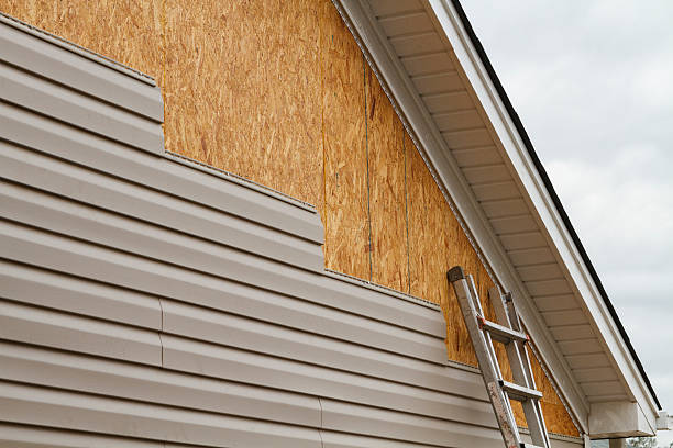 Professional Vinyl Siding technician working in Brewster, OH
